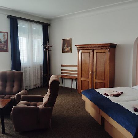 Hotel Lux Ceske Budejovice Exterior photo