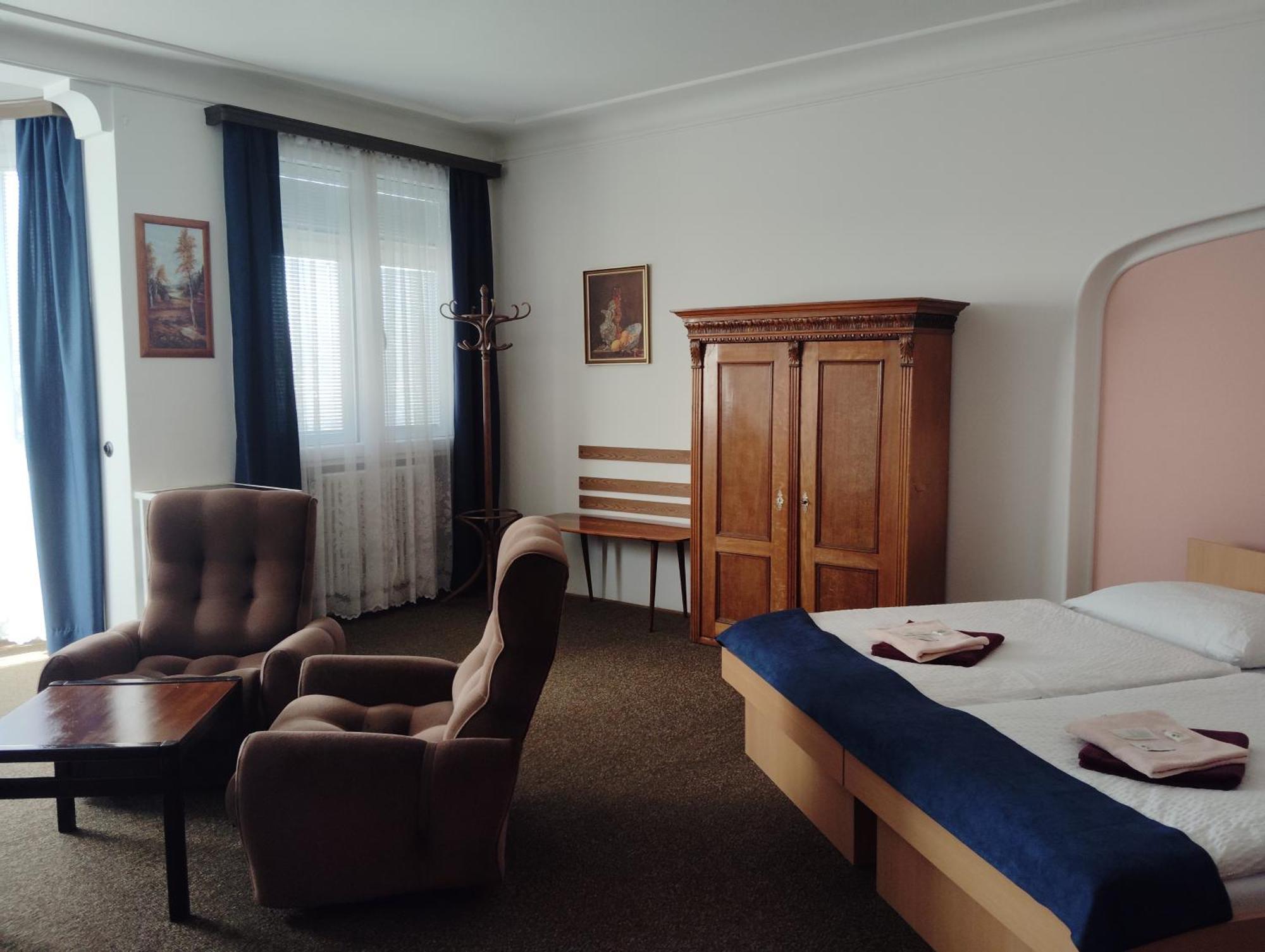Hotel Lux Ceske Budejovice Exterior photo
