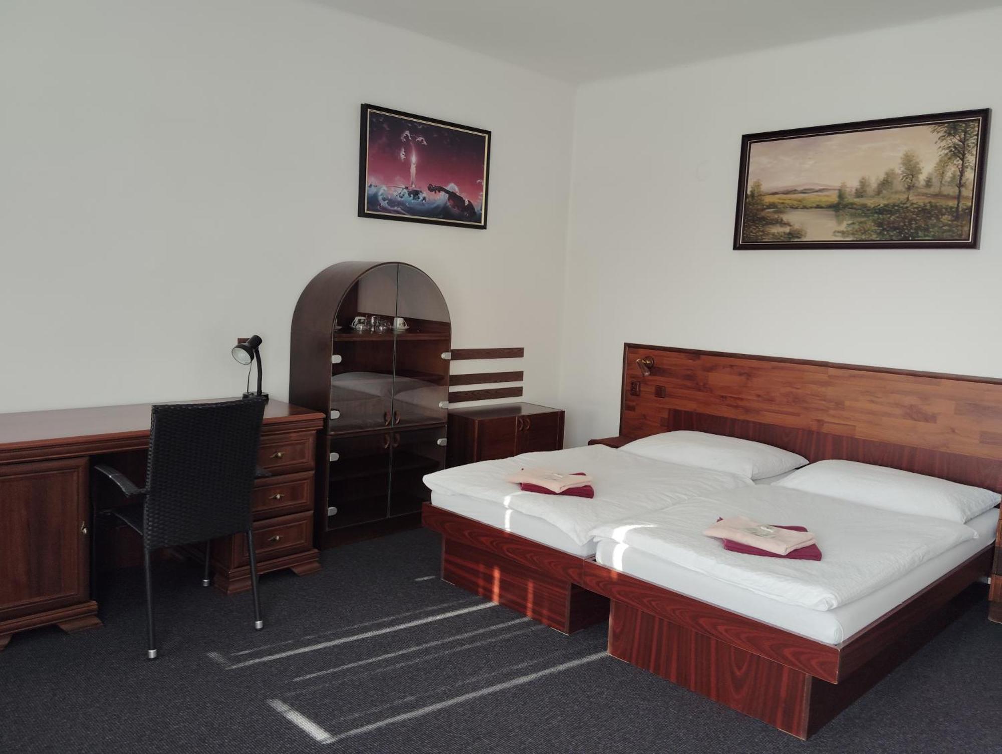 Hotel Lux Ceske Budejovice Exterior photo