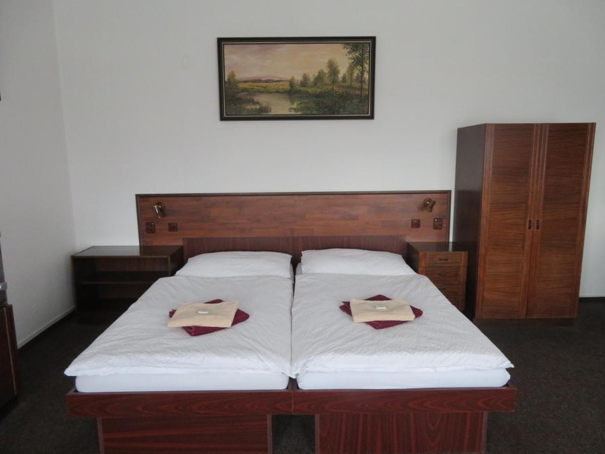 Hotel Lux Ceske Budejovice Exterior photo