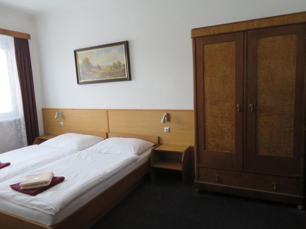 Hotel Lux Ceske Budejovice Exterior photo